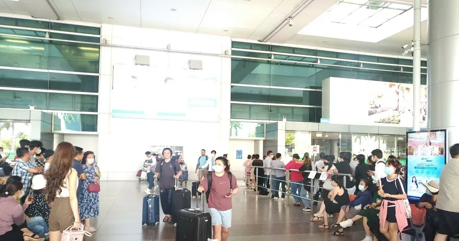 Trong ngày 28-4 có 42.618 lượt khách quốc tế đi/đến sân bay Tân Sơn Nhất. Ảnh: P.ĐIỀN