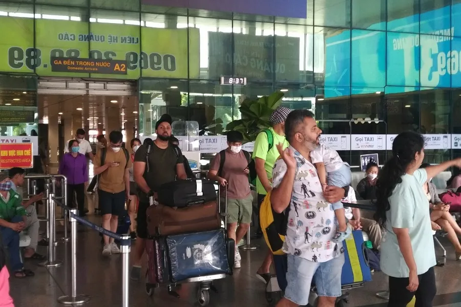 So cùng kì năm ngoái, lượng khách du lịch quốc tế qua sân bay Tân Sơn Nhất tăng cao với 225.750 lượt. Ảnh: P.ĐIỀN