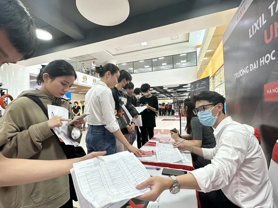 Các nhà tuyển dụng dành 1.800 vị trí tuyển dụng, nhận thực tập sinh đối với sinh viên ngành xây dựng, nội thất, kiến trúc. Ảnh: P.ĐIỀN