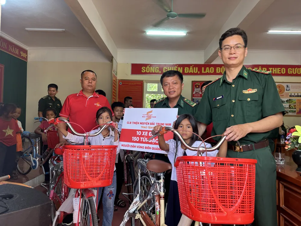 Trao giếng nước sạch và thắp sáng vùng biên Thượng Trạch ảnh 4 Trao giếng nước sạch và thắp sáng vùng biên Thượng Trạch ảnh 4