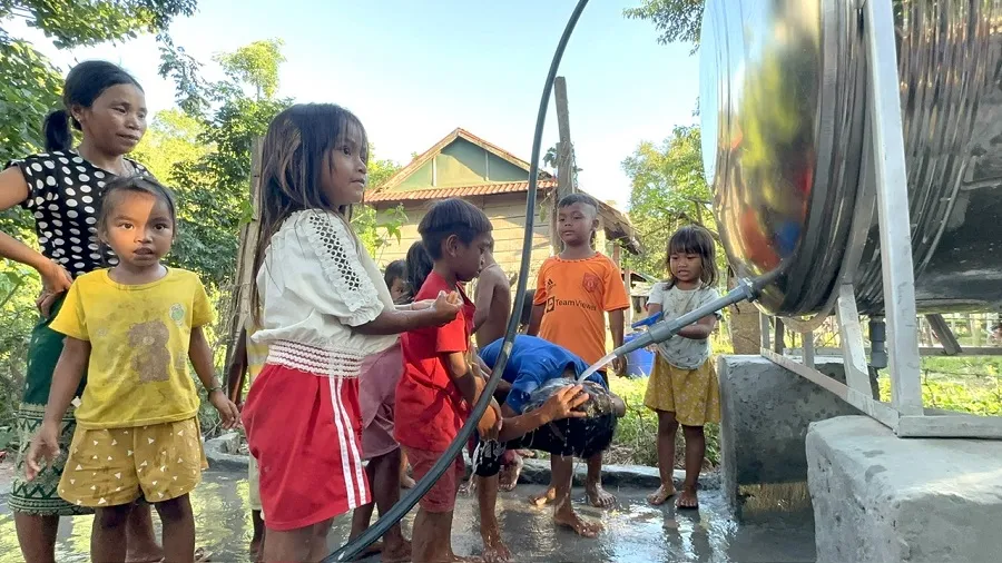 Nguồn nước mát nằm ngay trung tâm bản Cà Roòng 1. Ảnh: P.ĐIỀN Nguồn nước mát nằm ngay trung tâm bản Cà Roòng 1. Ảnh: P.ĐIỀN