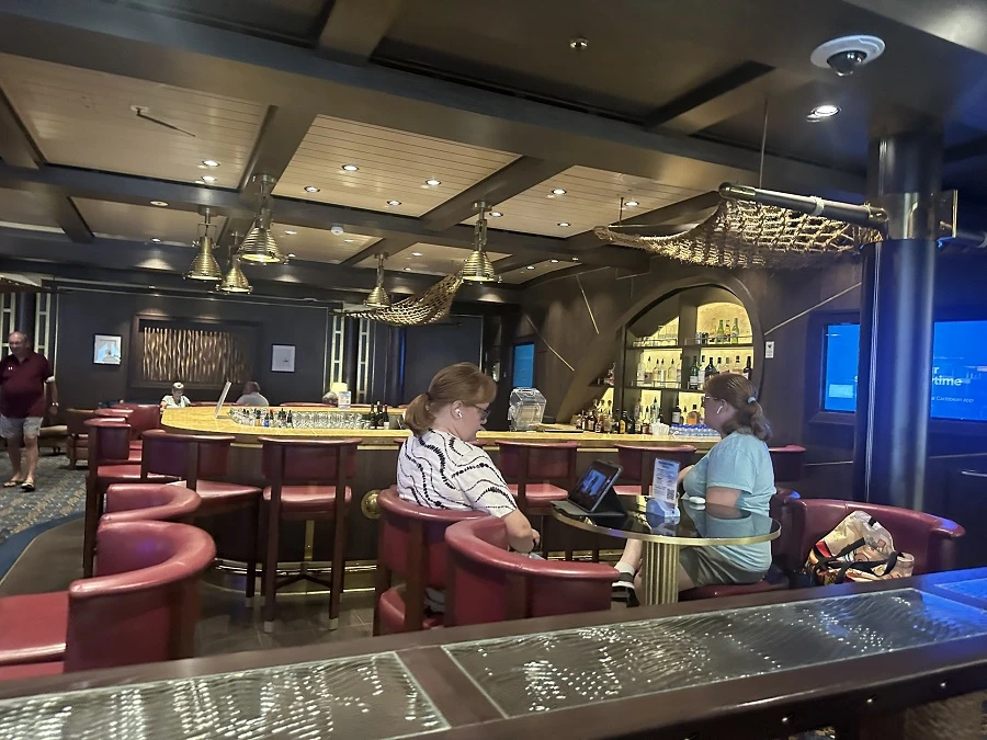 Không gian sang trọng bên trong du thuyền. Ảnh: P.ĐIỀN