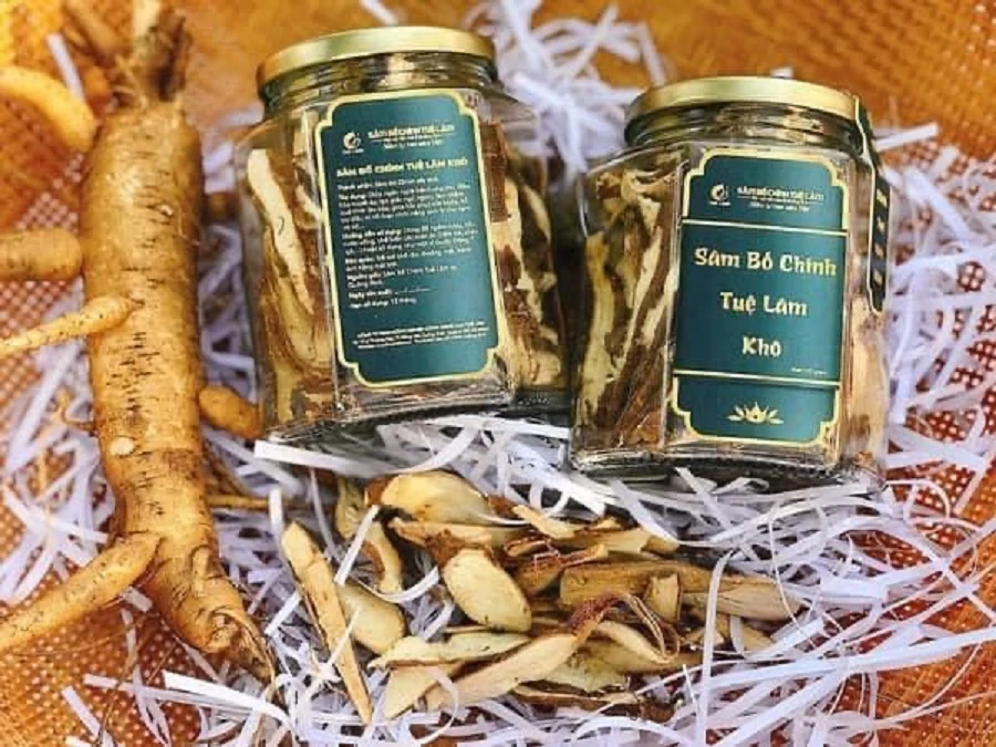 Sản phẩm đặc sắc từ Quảng Bình giới thiệu đến người tiêu dùng. Ảnh: TTKC 100-san-pham-dac-san-quang-binh.jpg