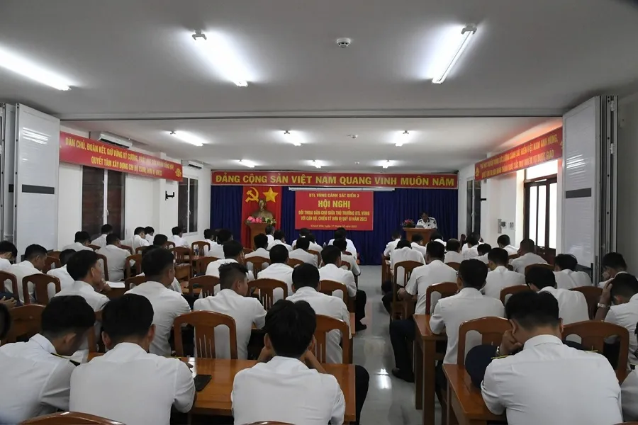 Bộ Tư lệnh Vùng Cảnh sát biển 3 kiểm tra công tác sẵn sàng chiến đấu tại Hải đoàn 32. Ảnh: Đ.ĐỊNH Bộ Tư lệnh Vùng Cảnh sát biển 3 kiểm tra Hải đoàn 32