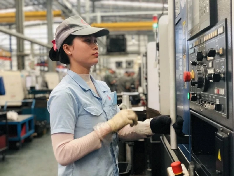 Lao động Việt Nam làm việc tại Công ty vốn đầu tư Đài Loan tại Đồng Nai. Ảnh: P.ĐIỀN dai-loan-ho-tro-viet-nam-dao-tao-vi-mach.jpg