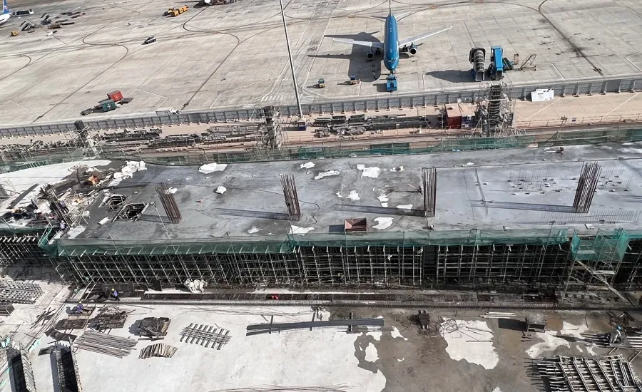 Phần tiếp giáp của nhà ga với bãi đỗ sân bay hiện hành hoàn thiện phần thô. Ảnh: AT ga-t3-3.jpg