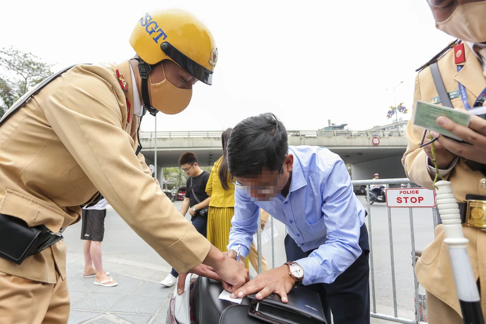 Bộ Công an đề xuất CSGT được truy đuổi người vi phạm giao thông bỏ chạy. Ảnh: P.HÙNG csgt-2.jpg