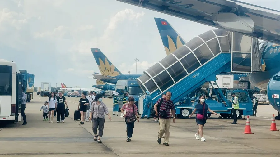 ACV đánh giá thị trường hàng không tăng trưởng 9% so với thời điểm trước dịch 2019, nhưng đã có dấu hiệu chững lại. Ảnh: P.ĐIỀN ve-may-bay-1.jpg