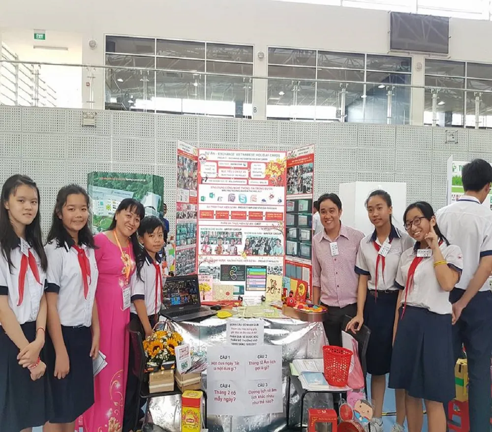 Người phả nét son cuộc sống vào đầu óc học trò ảnh 1