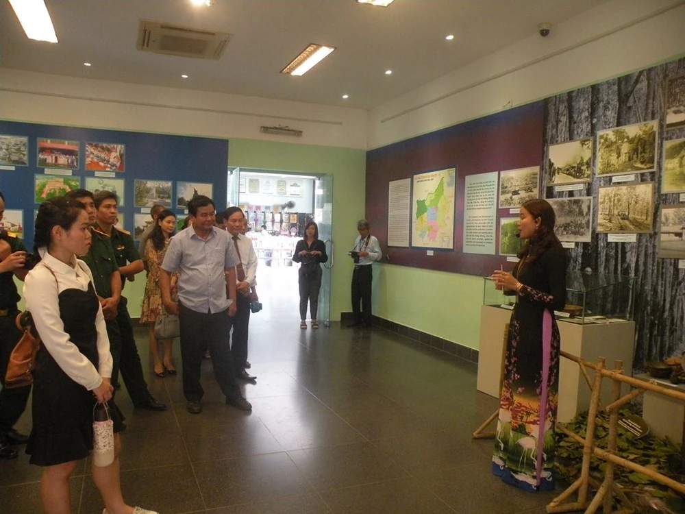 Khai mạc triển lãm Bình Phước-trước và sau chiến tranh ảnh 2