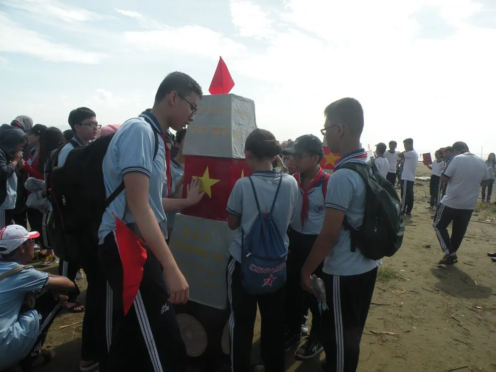 Yêu biển bắt đầu từ... nhặt rác ảnh 2 Yêu biển bắt đầu từ... nhặt rác ảnh 2