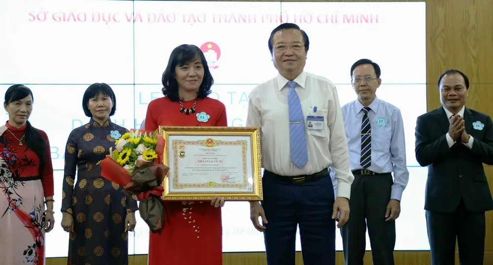 TP.HCM: Trao tặng danh hiệu nhà giáo ưu tú ảnh 1