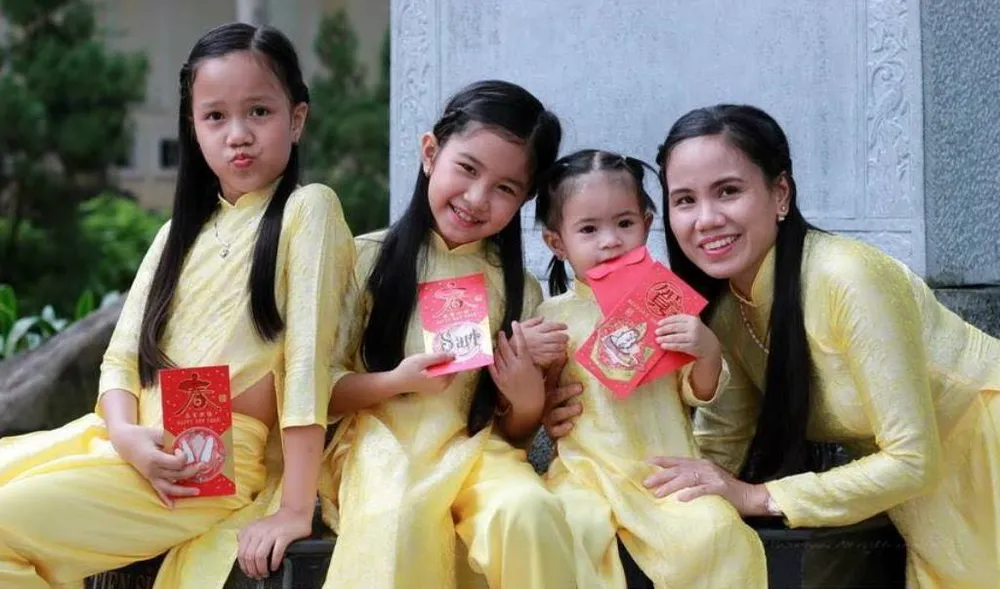 Ngắm chùm ảnh áo dài siêu dễ thương của 4 mẹ con ảnh 11