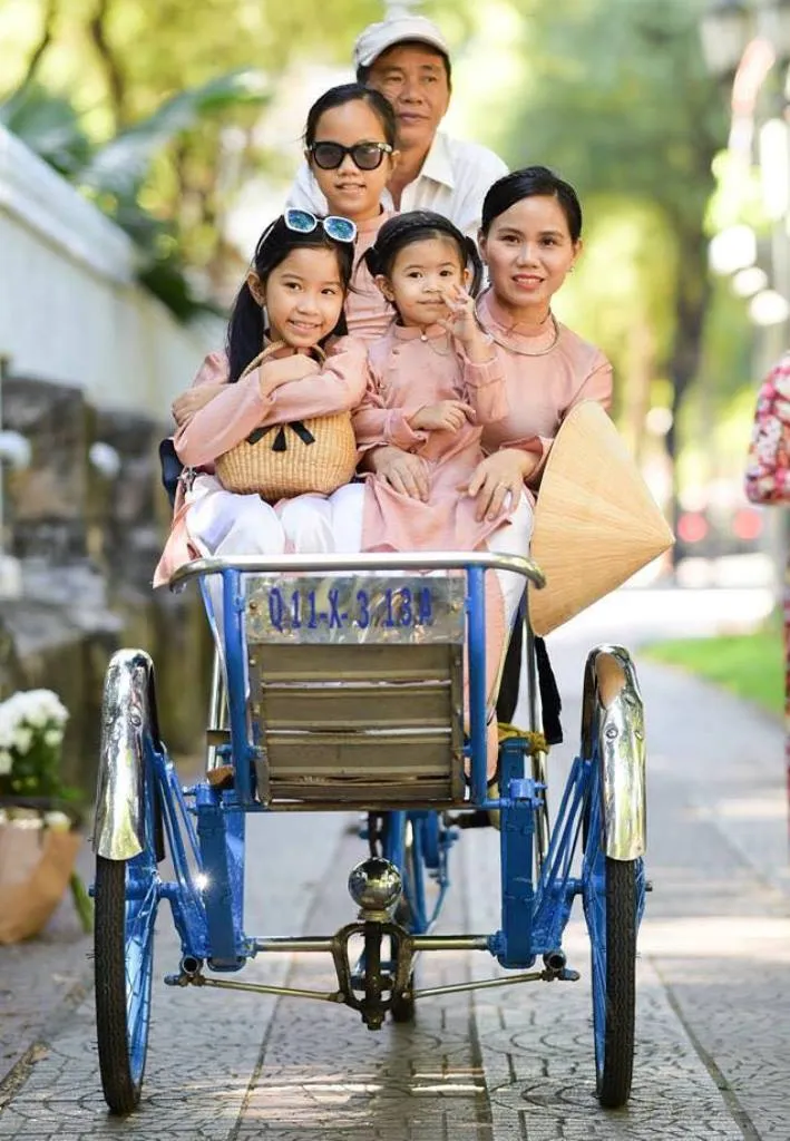 Ngắm chùm ảnh áo dài siêu dễ thương của 4 mẹ con ảnh 14