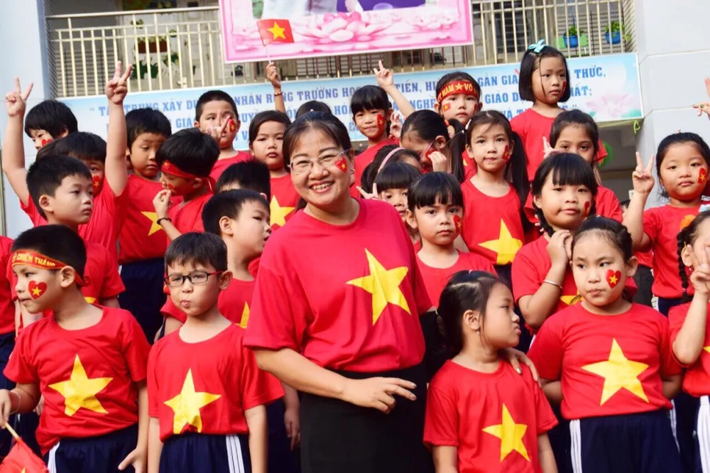 Dễ thương: Cô trò xếp hình trái tim ủng hộ U23 Việt Nam ảnh 5 Dễ thương: Cô trò xếp hình trái tim ủng hộ U23 Việt Nam ảnh 5