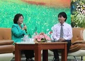 Phụ huynh lo lắng khi tan tiệc sân trường ngập rác ảnh 5 Bà Trương Mỹ Hoa truyền cảm hứng cho HS THPT Nguyễn Du