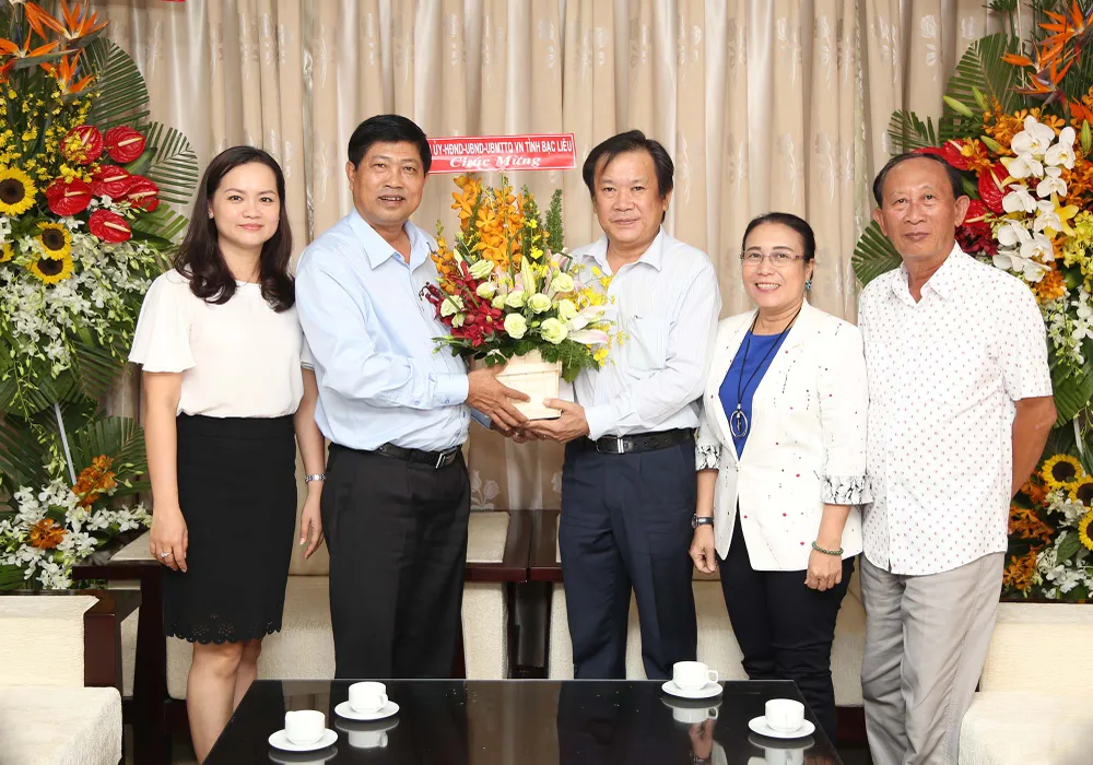 Nhiều cơ quan, đơn vị chúc mừng báo Pháp Luật TP.HCM dịp 21-6 ảnh 6