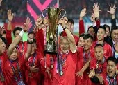 Cô trò 'nhuộm đỏ' sân trường ủng hộ đội tuyển Việt Nam ảnh 9 Chiến thắng của đội tuyển Việt Nam tại AFF Cup vào đề thi văn