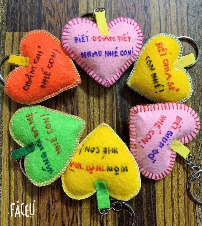 Món quà bất ngờ cô hiệu trưởng tặng học trò trong lễ tri ân ảnh 4