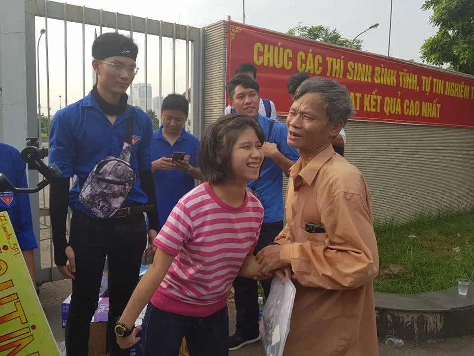 Thi THPT quốc gia: Những thí sinh 'đặc biệt' ảnh 4 Thi THPT quốc gia: Những thí sinh 'đặc biệt' ảnh 4