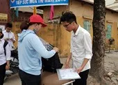 Thí sinh bị gãy chân trước kỳ thi THPT quốc gia ảnh 2 'Con cứ yên chí thi, cả thế giới mẹ lo hết'