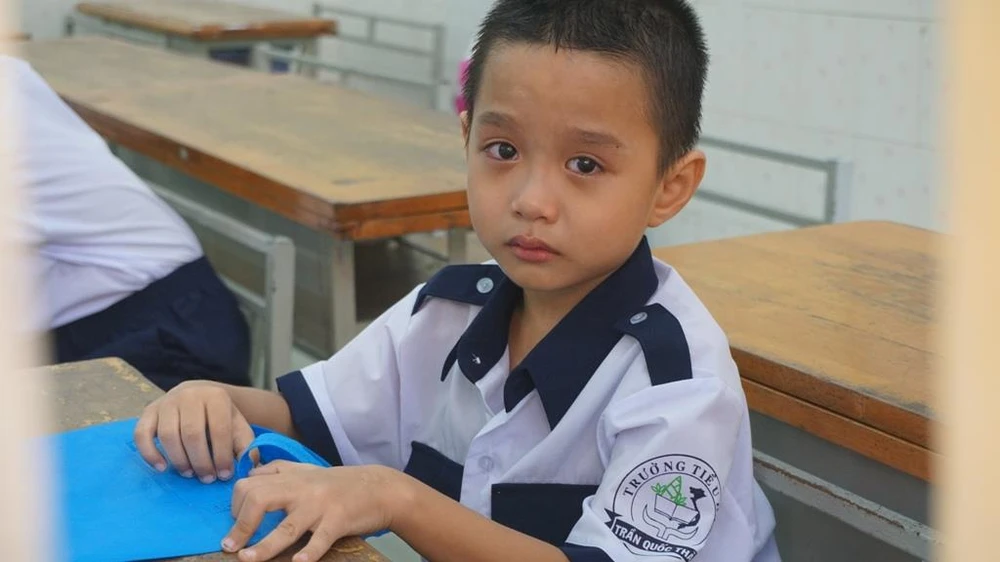 1001 cung bậc cảm xúc của học sinh lớp 1 trong ngày tựu trường ảnh 10