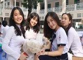 Nữ sinh THPT Lê Quý Đôn rạng ngời trong lễ tri ân 