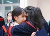 Lễ ra trường tràn ngập cảm xúc của học sinh Nguyễn Du