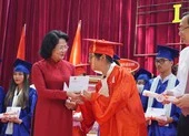 Ngôi trường 100 tuổi nhận Huân chương Lao động hạng Nhất ảnh 4 Phó Chủ tịch nước dự lễ khai giảng tại TP.HCM