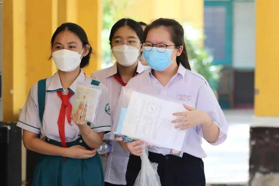 Thí sinh rời phòng thi. Ảnh: HOÀNG GIANGD Thí sinh rời phòng thi. Ảnh: HOÀNG GIANGD