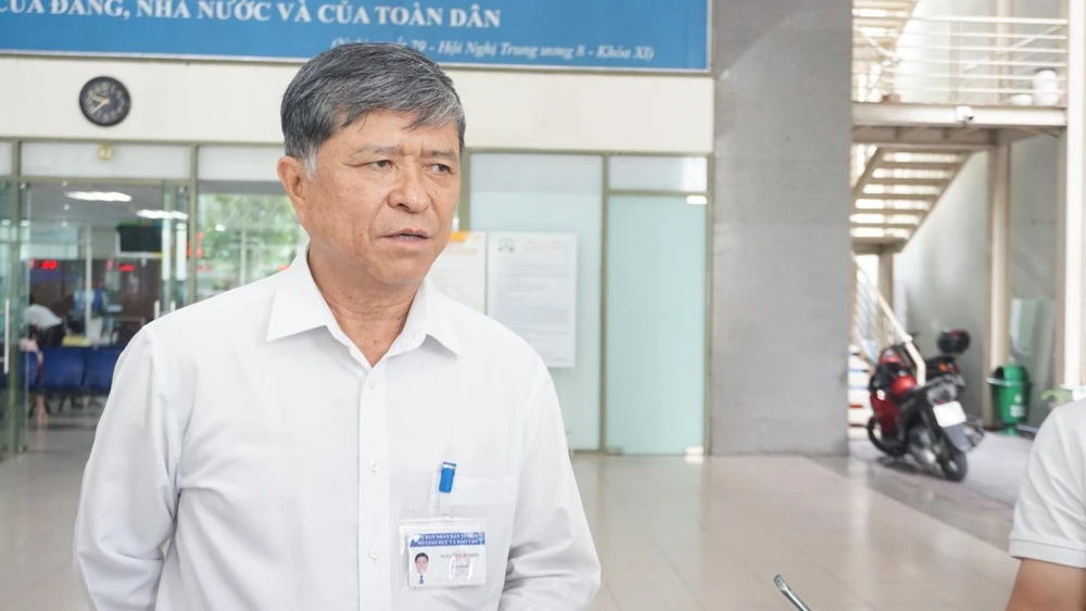 Ông Nguyễn Văn Hiếu, Giám đốc Sở GD&amp;ĐT TP.HCM trao đổi với báo chí vào sáng 11-7. Ảnh: NGUYỄN QUYÊN