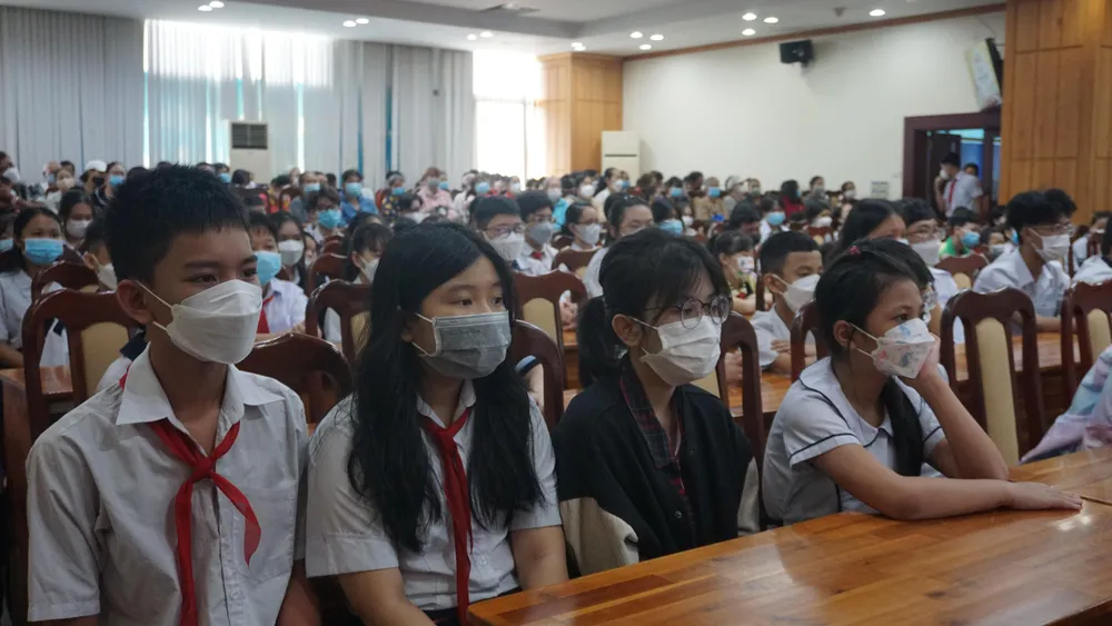 Các em học sinh tham dự chương trình.