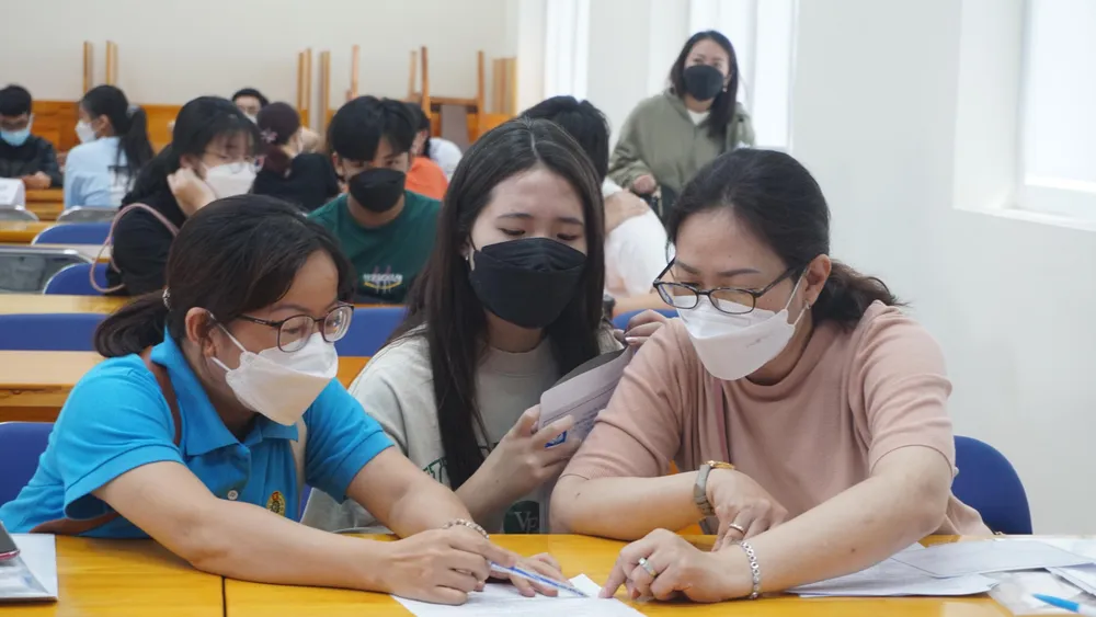 Theo nhiều hiệu trưởng, Thông tư 13 vừa được ban hành sẽ tạo điều kiện thuận lợi cho các trường trong việc xây dựng các tổ hợp. Ảnh: NQ