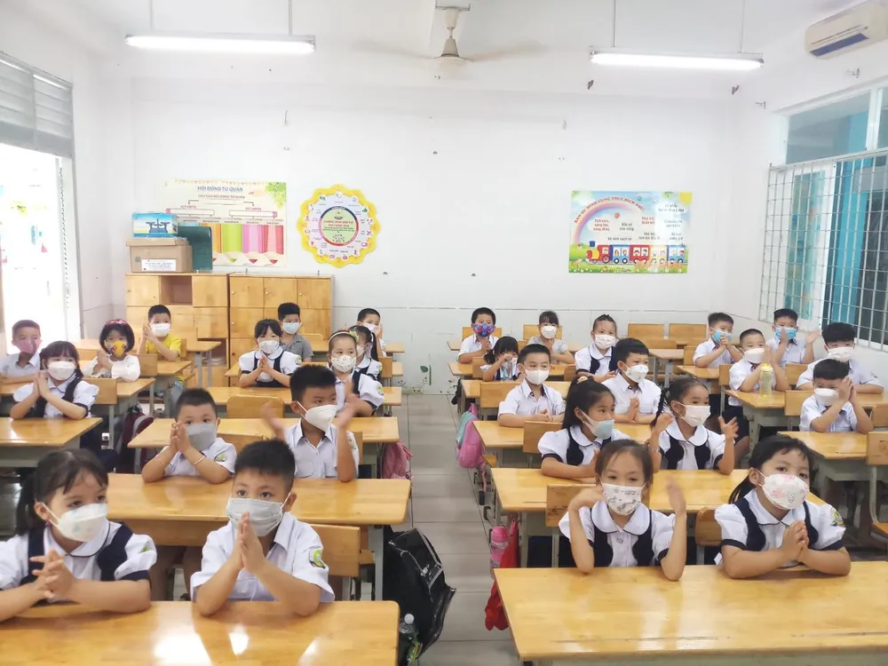 Học sinh trường Tiểu học Lê Văn Thọ, quận Gò Vấp trong 1 tiết học. Ảnh: NGUYỄN QUYÊN LÙI GIỜ VÀO HỌC