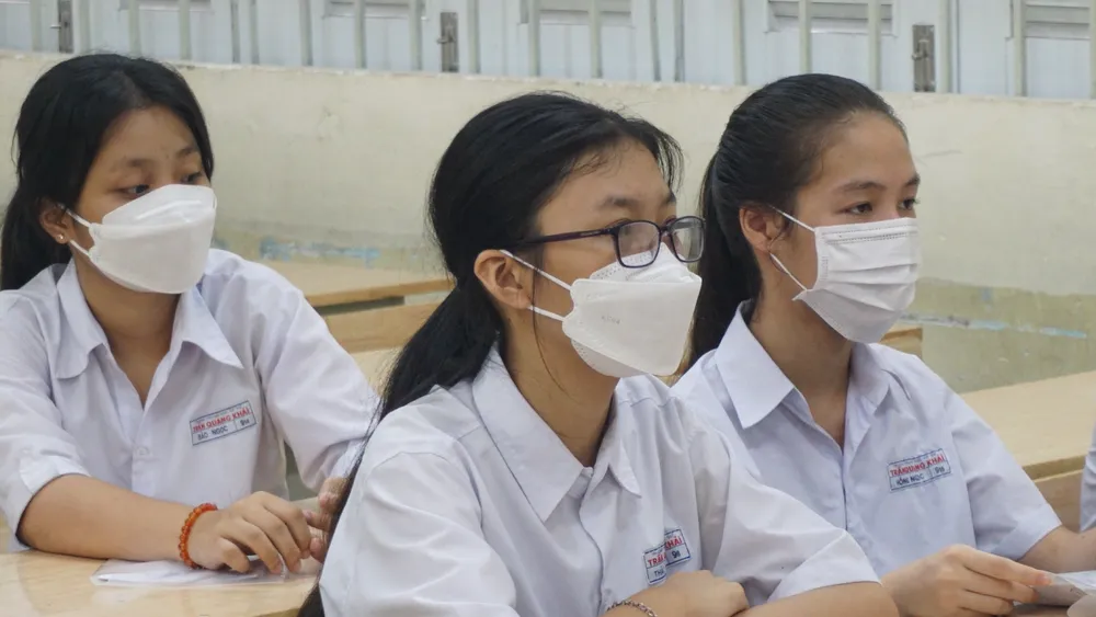 Học sinh tham dự kỳ thi tuyển sinh vào lớp 10 năm học 2022-2023. Ảnh: NGUYỄN QUYÊN