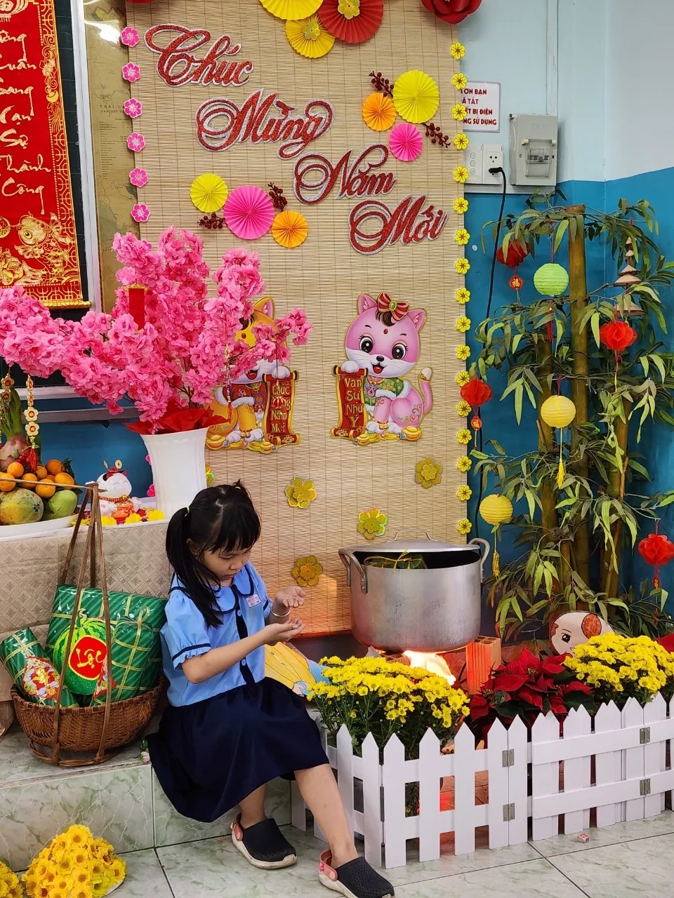 Các góc xuân tại trường do học sinh và giáo viên tự trưng bày và lên ý tưởng. Các góc xuân tại trường do học sinh và giáo viên tự trưng bày và lên ý tưởng.