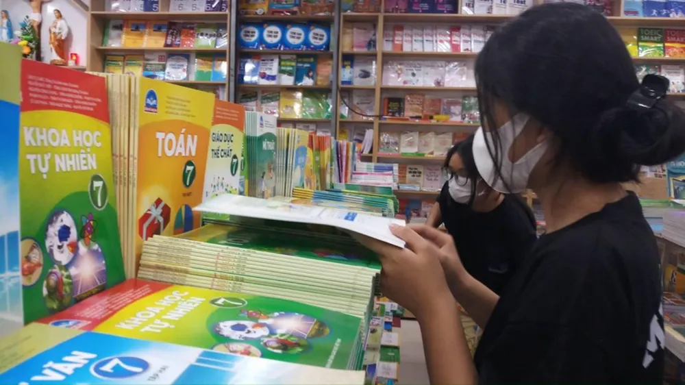 TP.HCM triển khai giới thiệu SGK lớp 8, lớp 11 chương trình mới