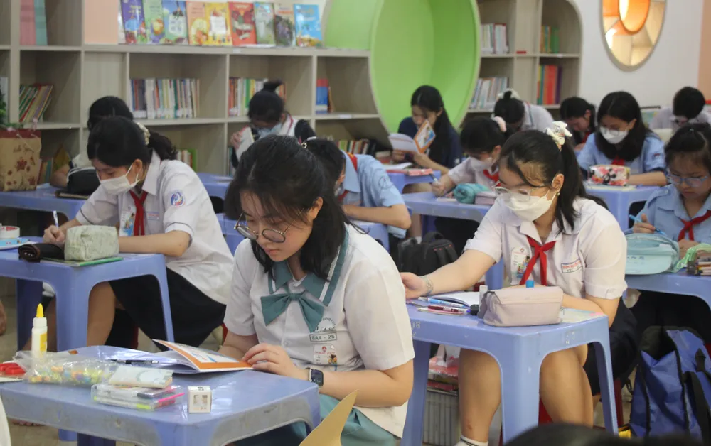 Thi ‘Lớn lên cùng sách’, HS thiết kế một cuốn sách về lịch sử