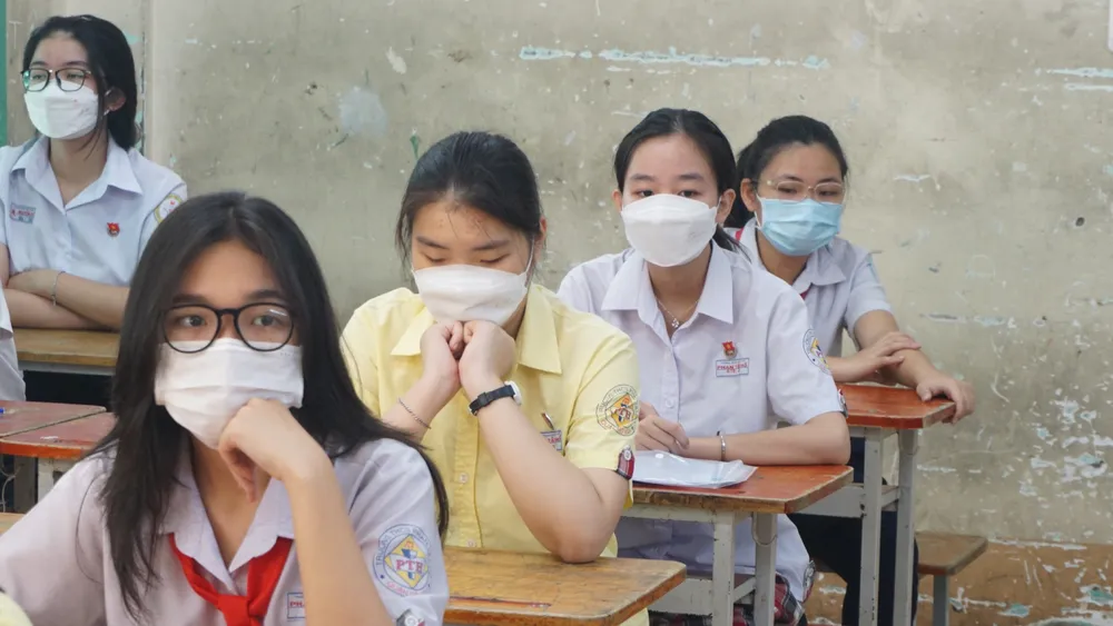 Thí sinh TP.HCM tham dự kỳ thi tuyển sinh vào lớp 10 năm học 2022-2023. Ảnh: NGUYỄN QUYÊN Thông tin thi vào lớp 10 của 8 tỉnh, thành phố