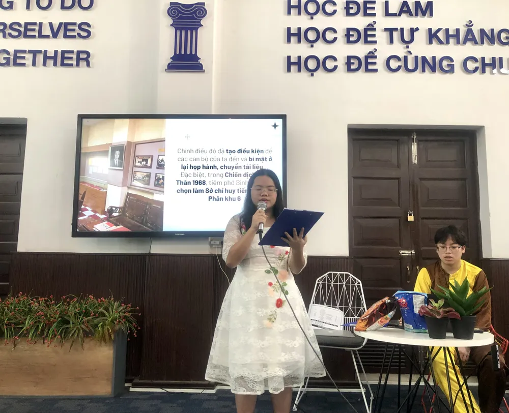Học sinh thuyết trình về dự án