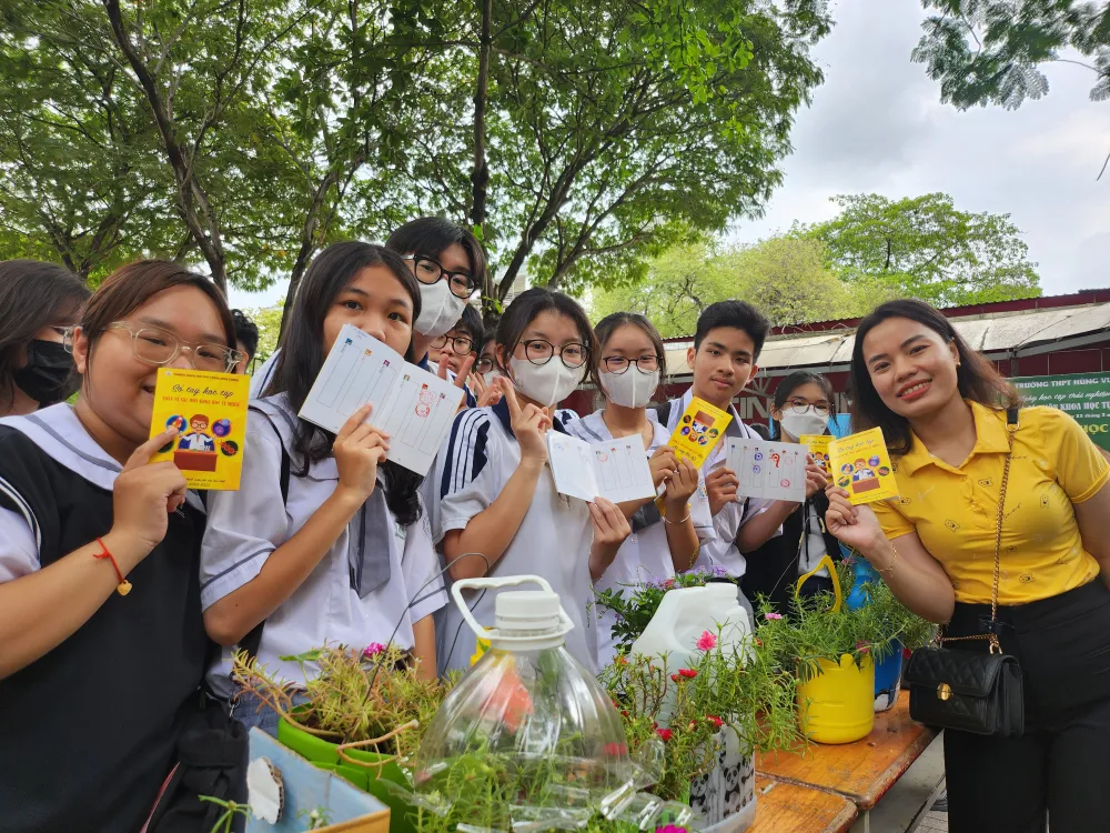 HS thích thú khi được tham dự chương trình HS thích thú khi được tham dự chương trình