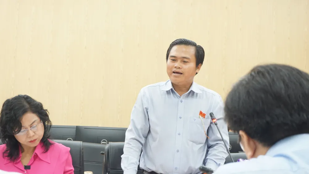 Ông Cao Thanh Bình, Trưởng ban Văn hoá - Xã hội, HĐND TP.HCM phát biểu sáng nay. Ảnh: NQ