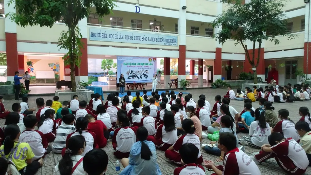 Học sinh Trường THCS Đặng Trần Côn trong một buổi sinh hoạt. Ảnh: FANPAGE TRƯỜNG