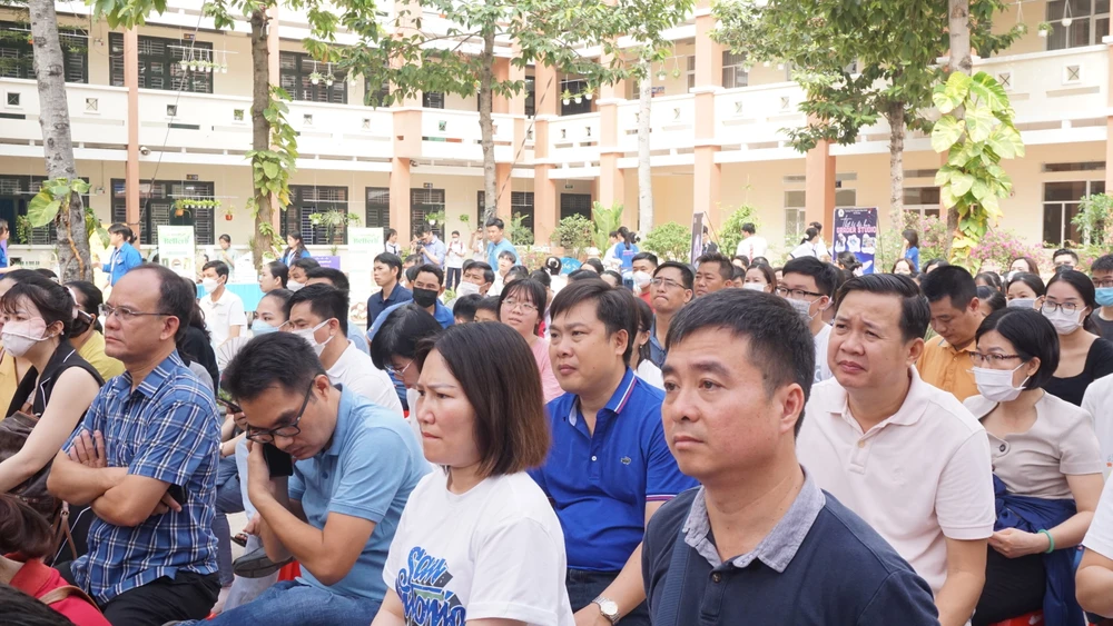 Ngày hội thu hút sự tham gia của rất nhiều phụ huynh có con đang học lớp 9 trên địa bàn TP Thủ Đức.