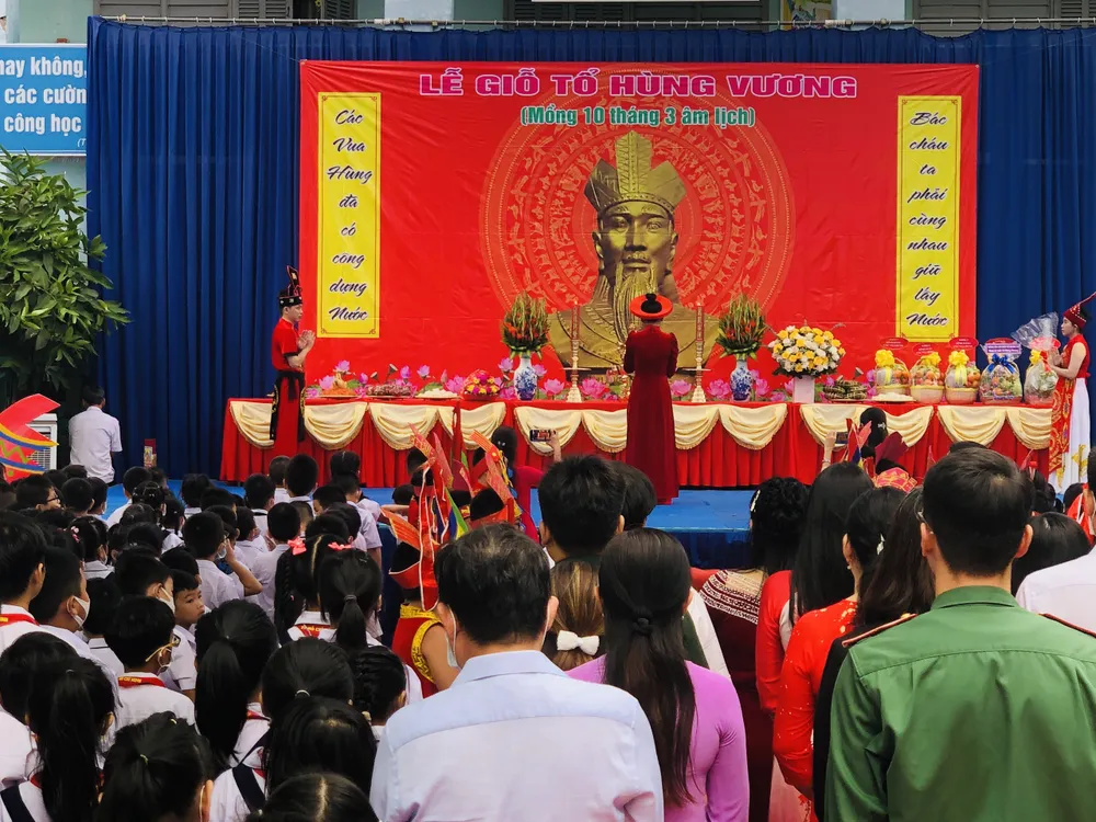 Toàn cảnh lễ Giỗ tổ tại Trường Tiểu học Lê Văn Thọ. Ảnh: NTCC