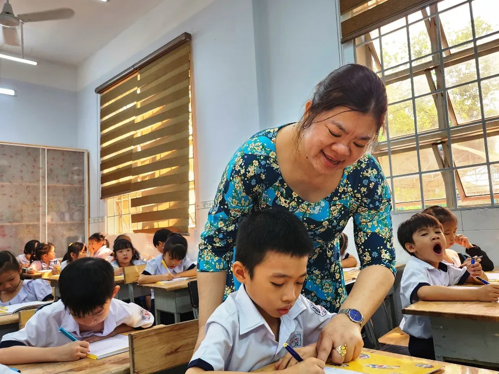 Một tiết học của cô trò Trường Tiểu học Lê Văn Thọ, quận 12. Ảnh: NGUYỄN QUYÊN