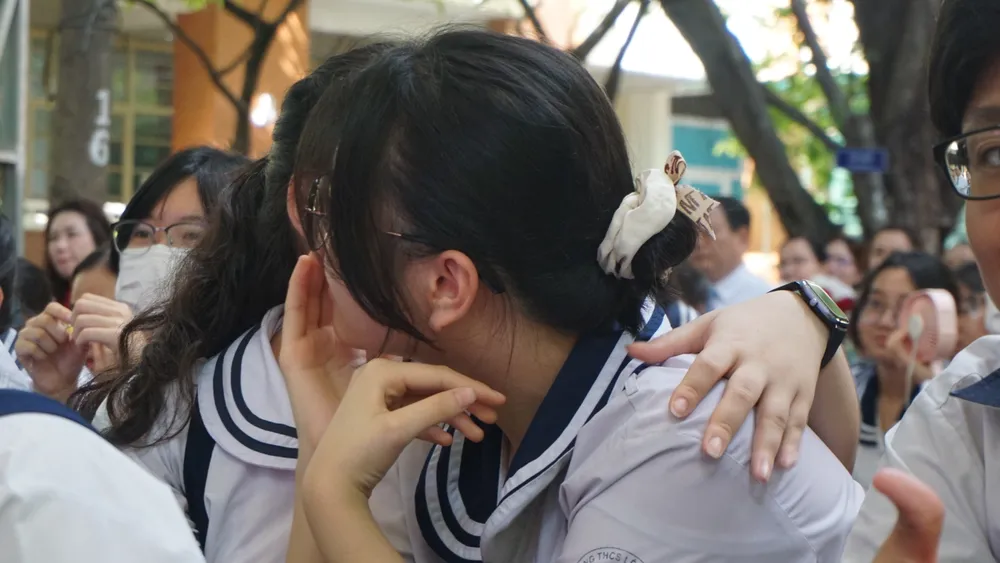 Hãy nhớ mãi về nhau nhé. Lê Văn Tám - mái nhà thân yêu....