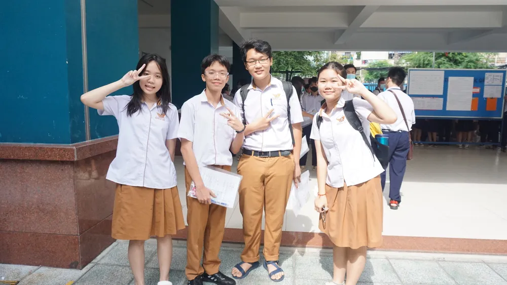 Thí sinh tự tin trước kỳ thi vào lớp 10. Ảnh: NGUYỄN QUYÊN