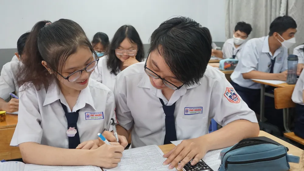 Học sinh lớp 12 Trường THPT Phú Nhuận, quận Phú Nhuận trong 1 tiết học. Ảnh: NGUYỄN QUYÊN