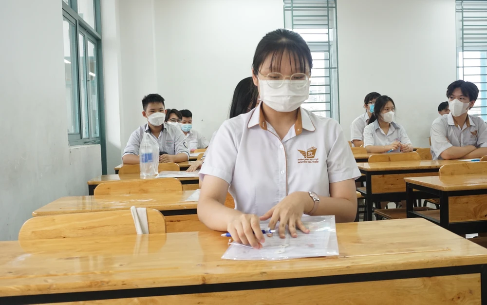 Thí sinh tham dự kỳ thi tuyển sinh vào lớp 10 tại TP.HCM. Ảnh: NGUYỄN QUYÊN